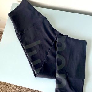 Align, 25’, Black w/Lululemon up the side.